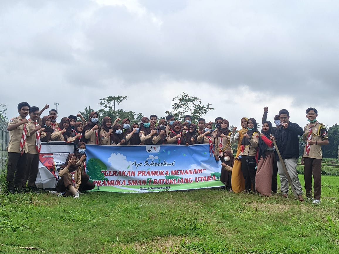 Jaga Kelestarian Alam, Pramuka SMAN 1 BKU Tanam Pohon Bersama Komunitas Pemuda