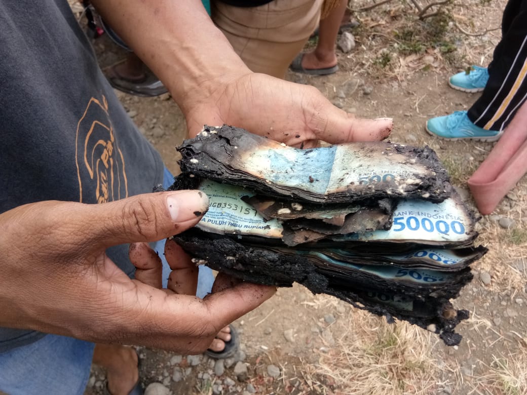 Bakar Sampah di halaman, Gudang beserta satu mobil dan uang jutaan rupiah ikut dilalap Api