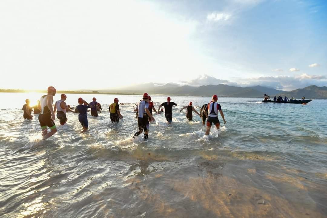 HK Endurance Start di Gili Air, Berenang 2Km lanjut Bersepeda 100Km ke Mandalika