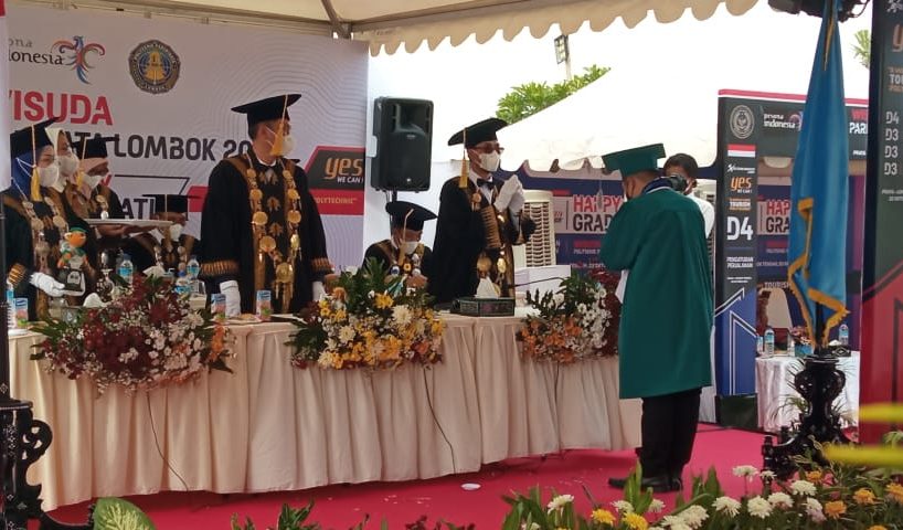 Unik! Poltekpar Lombok Wisuda 341 Mahasiswa Secara Drive Thru