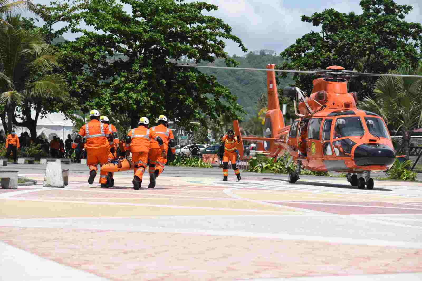 Hanyut dibawa Gelombang, Basarnas Selamatkan Turis di Pantai Kuta