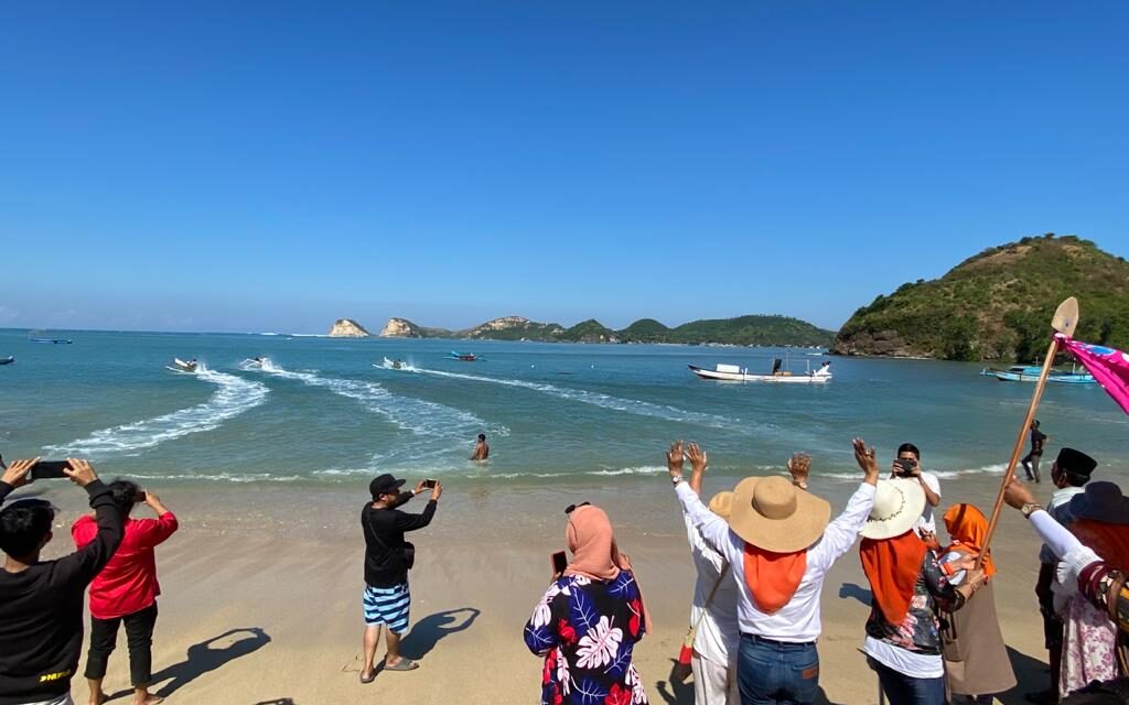 Geliatkan Kembali Pariwisata, Pengelola Pantai Dondon Selenggarakan Lomba Balap Sampan