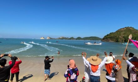 Geliatkan Kembali Pariwisata, Pengelola Pantai Dondon Selenggarakan Lomba Balap Sampan