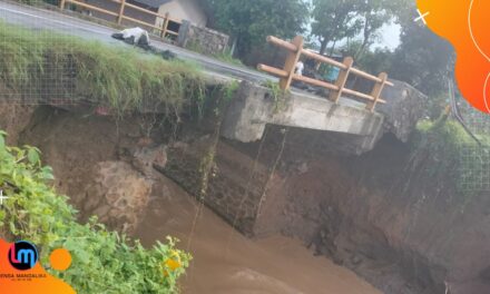 Banjir di Desa Mertak, Puluhan Rumah Warga Terendam-Jembatan Nyaris Ambruk