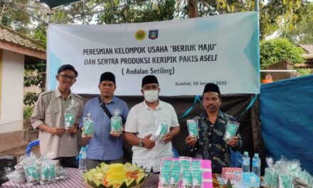 Luncurkan Produk Keripik Pakis Hingga Resmikan Kelompok Usaha Desa, KKN UNRAM Ciptakan Lapangan Kerja Baru