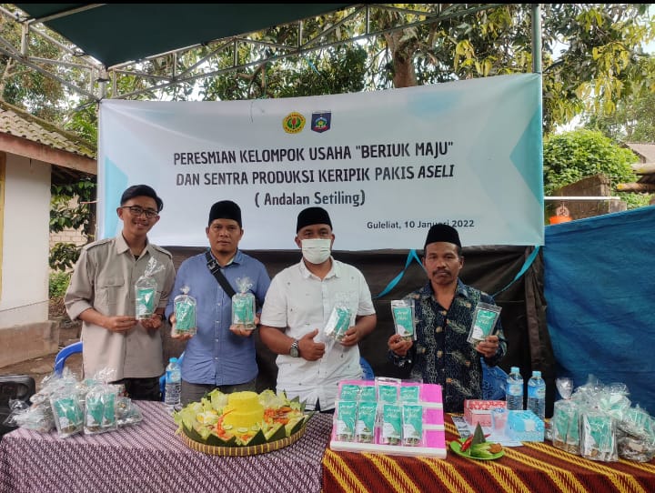 Luncurkan Produk Keripik Pakis Hingga Resmikan Kelompok Usaha Desa, KKN UNRAM Ciptakan Lapangan Kerja Baru