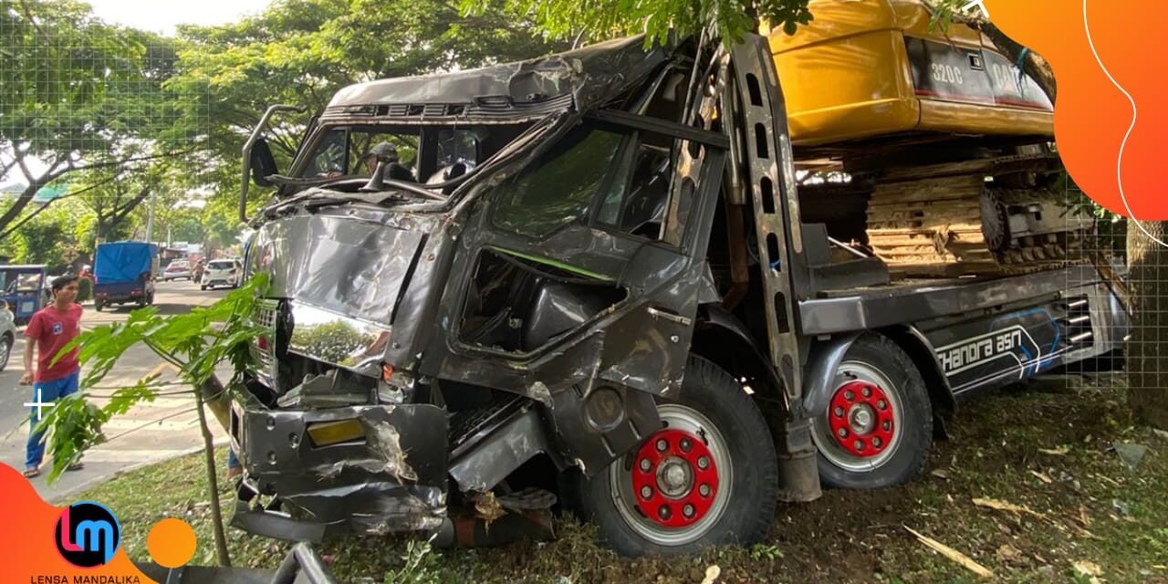 Rem BLong, Truck  Alat Berat Ringsek Hantam Pohon di Batujai