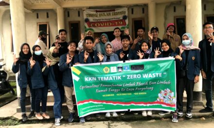 Optimalkan Program Zero Waste, KKN UNRAM  Pengadang Ajak  Masyarakat Membuat Eco Enzym dan Eco Break