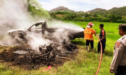 Tabrak Pengendara Motor hingga Tewas, Mobil Pickup Dibakar Massa