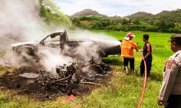 Tabrak Pengendara Motor hingga Tewas, Mobil Pickup Dibakar Massa