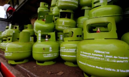 Setelah Pertamax, Menteri ESDM Beri Sinyal Gas LPG 3 Kg Segera Naik