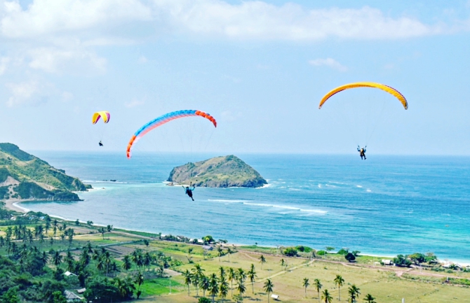 Pantai Lancing di Mekarsari-Loteng jadi Lokasi Kejuaraan Paralayang, catat tanggalnya!