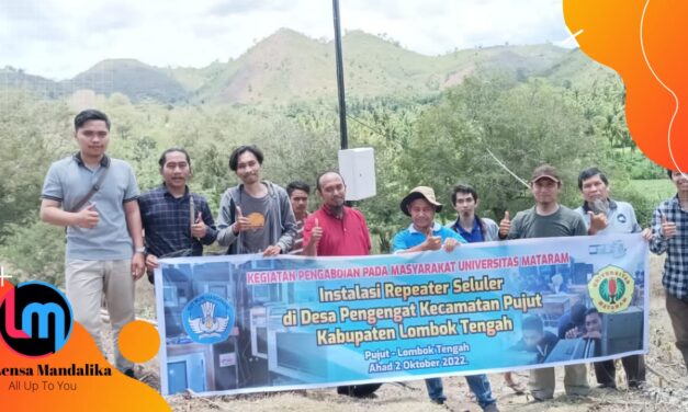 Pengabdian Masyarakat, Dosen Unram Berikan Alat Penguat Sinyal Untuk Wilayah Blank Spot di Kawasan Mandalika