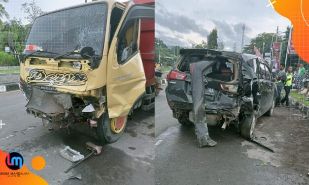 Innova Reborn Rusak Parah digusur Dum Truck bermuatan Pasir di Mandalika