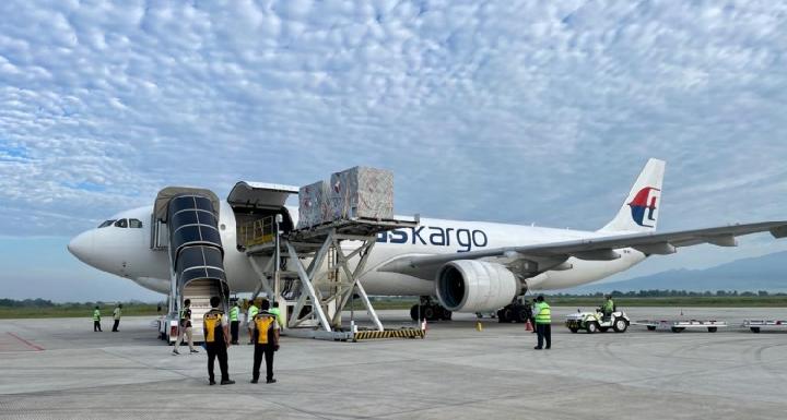 Pesawat kargo terakhir WSBK Mandalika telah sampai, total 176 Ton Logistik