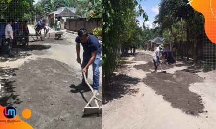 Tak diperhatikan pemerintah, warga Segala Anyar perbaiki sendiri Jalan Kabupaten yang rusak parah