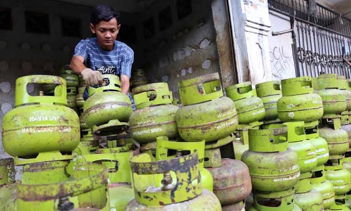 Pengumuman! Bu-Ibu, Tahun 2023 beli LPG 3Kg harus Pakai KTP