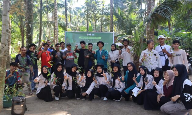 Pemdes Taman Sari Gandeng Mahasiswa Lakukan Penghijauan di Kawasan Bendungan Medas
