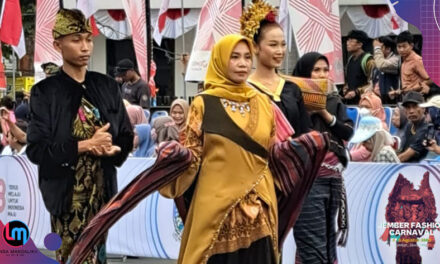 Kontingen Lombok Tengah Tampilkan Songket Sukarare di JFC 2023