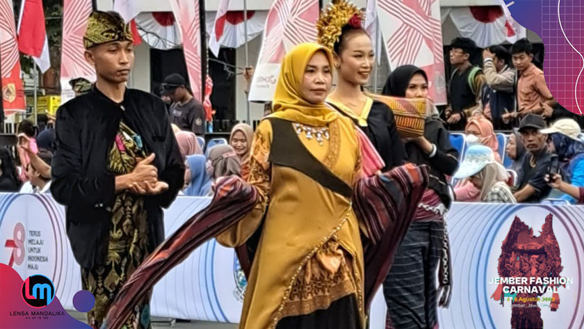 Kontingen Lombok Tengah Tampilkan Songket Sukarare di JFC 2023