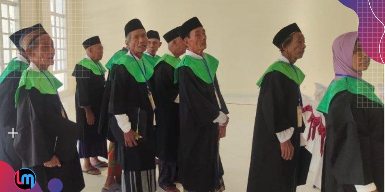 Pertama di NTB, Bupati Lombok Tengah Mewisuda 75 Lansia