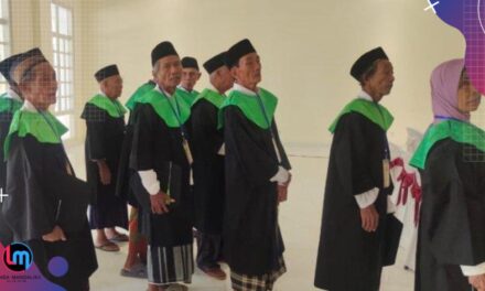 Pertama di NTB, Bupati Lombok Tengah Mewisuda 75 Lansia