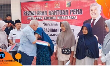 Rachmat Hidayat Salurkan Bantuan Modal Usaha Program PENA, Satu Orang Dapat Rp.5 Juta