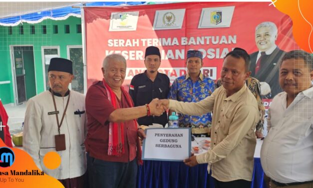 Rachmat Hidayat Resmikan Gedung Serba Guna Kantor Desa Pringgabaya Utara
