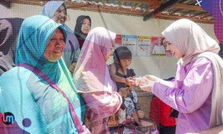 Cegah Stunting, Rannya Putri HBK Berbagi Telur di Lombok Tengah