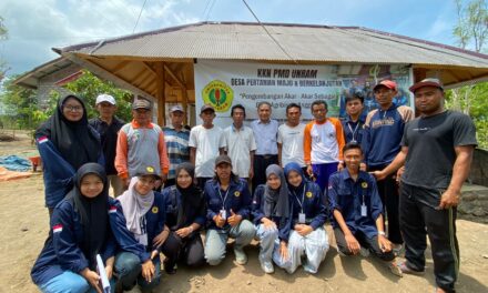 KKN PMD Unram Desa Akar-Akar Sosialisasi Pupuk Kompos dan Pemanfaatan Lahan Kering