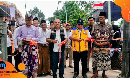 Penghubung Dua Desa, Jembatan Gantung Kokok Tanggik Aspirasi SJP Diresmikan