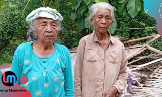 Nestapa Lansia di Pelambik: Rumah Roboh, Mau Buat KTP Diminta Bayar Rp500 Ribu