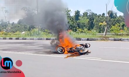 Motor Guru Honorer terbakar di Bypass Mandalika, terancam tak bisa sekolah lagi