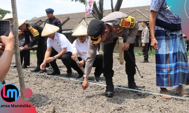 Perkuat Ketahanan Pangan, Polda NTB Tanam Padi dan Jagung Bersama Warga