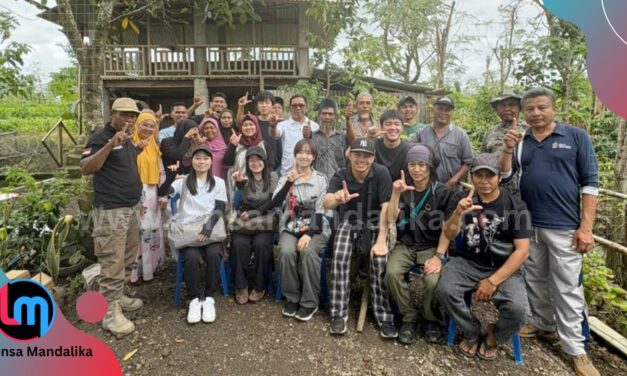 Mahasiswa Jepang Pemetaan Sosial di Segala Anyar, Kunjungi Sekolah hingga Ladang Kopi